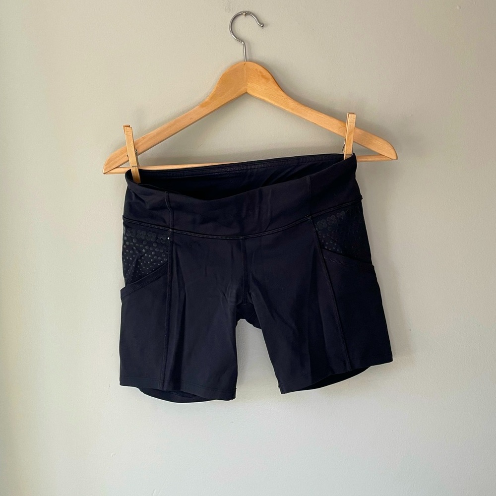 Lululemon size 6 black bubble biker cycling shorts